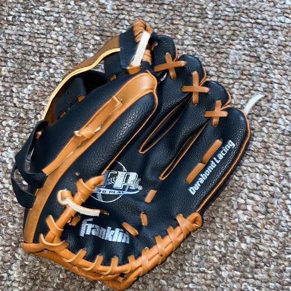Youth Franklin Left hand baseball glove - Picture 2 of 3